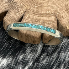 Load image into Gallery viewer, 1990s Native American NAVAJO Sterling Silver Turquoise Chip Inlay Cuff Bracelet