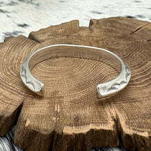 Load image into Gallery viewer, 1980s Native American NAVAJO Sandcast Silver Carinated Cuff Bracelet Clouds