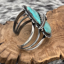 Load image into Gallery viewer, 1960s Native American NAVAJO Sterling Silver 2-Stone Turquoise Bracelet Scallops