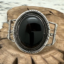 Load image into Gallery viewer, 1980s Native American NAVAJO Sterling Silver Large Onyx Cabochon Cuff Bracelet