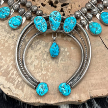 Load image into Gallery viewer, 1970s Native American NAVAJO Sterling Silver & Turquoise Naja Station Necklace