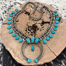 Load image into Gallery viewer, 1970s Native American NAVAJO Sterling Silver & Turquoise Naja Station Necklace