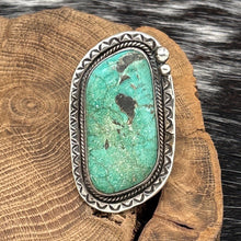 Load image into Gallery viewer, 1960s Native American NAVAJO Sterling Silver & Green Turquoise Statement Ring