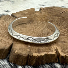 Load image into Gallery viewer, 1980s Native American NAVAJO Sandcast Silver Carinated Cuff Bracelet Clouds