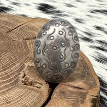 Load image into Gallery viewer, 1940s Native American NAVAJO Sterling Silver Dome Ring Floral Stampings Size 7