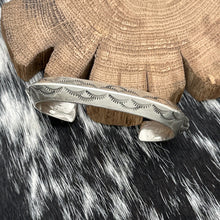 Load image into Gallery viewer, 1980s Native American NAVAJO Sandcast Silver Carinated Cuff Bracelet Clouds