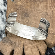 Load image into Gallery viewer, 1990 Native American NAVAJO Sterling Silver Cuff Bracelet Gold Filled Feather