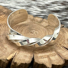 Load image into Gallery viewer, Native American NAVAJO Sterling Silver Contemporary Style Cuff Bracelet Twist
