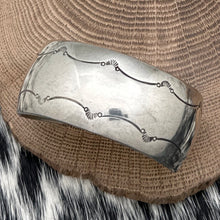 Load image into Gallery viewer, 1950s Native American NAVAJO Sterling Silver Cuff Bracelet Decorative Stampings