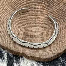 Load image into Gallery viewer, 1990s Native American NAVAJO Sterling Carinated Cuff Bracelet Hash & Zig Zag