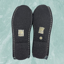 Load image into Gallery viewer, L'ARTISTE Dezi Green Leather Slip-On Loafers Shoes Floral Detail EU 40 US 9 NEW
