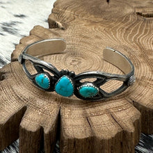 Load image into Gallery viewer, 2000s EVA LINBERG BILLAH Navajo Sandcast Silver Turquoise 3-Stone Cuff Bracelet
