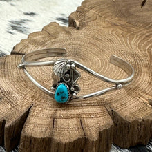 Load image into Gallery viewer, 1970s Native American NAVAJO Sterling Silver &amp; Turquoise Cuff Bracelet Leaf NN
