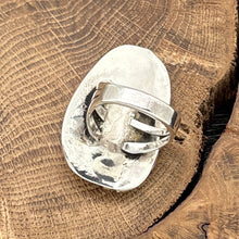 Load image into Gallery viewer, 1970s Native American NAVAJO Sterling Silver &amp; Coral Ring With Leaves Size 7
