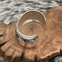 Load image into Gallery viewer, 1970s Native American NAVAJO Sterling &amp; Turquoise Chip Inlay Cuff Bracelet Steer
