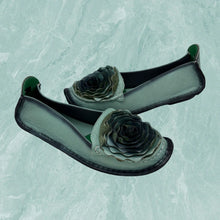 Load image into Gallery viewer, L'ARTISTE Dezi Green Leather Slip-On Loafers Shoes Floral Detail EU 40 US 9 NEW

