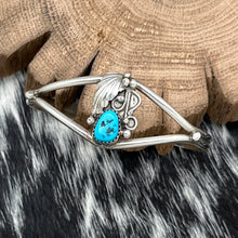 Load image into Gallery viewer, 1970s Native American NAVAJO Sterling Silver &amp; Turquoise Cuff Bracelet Leaf NN
