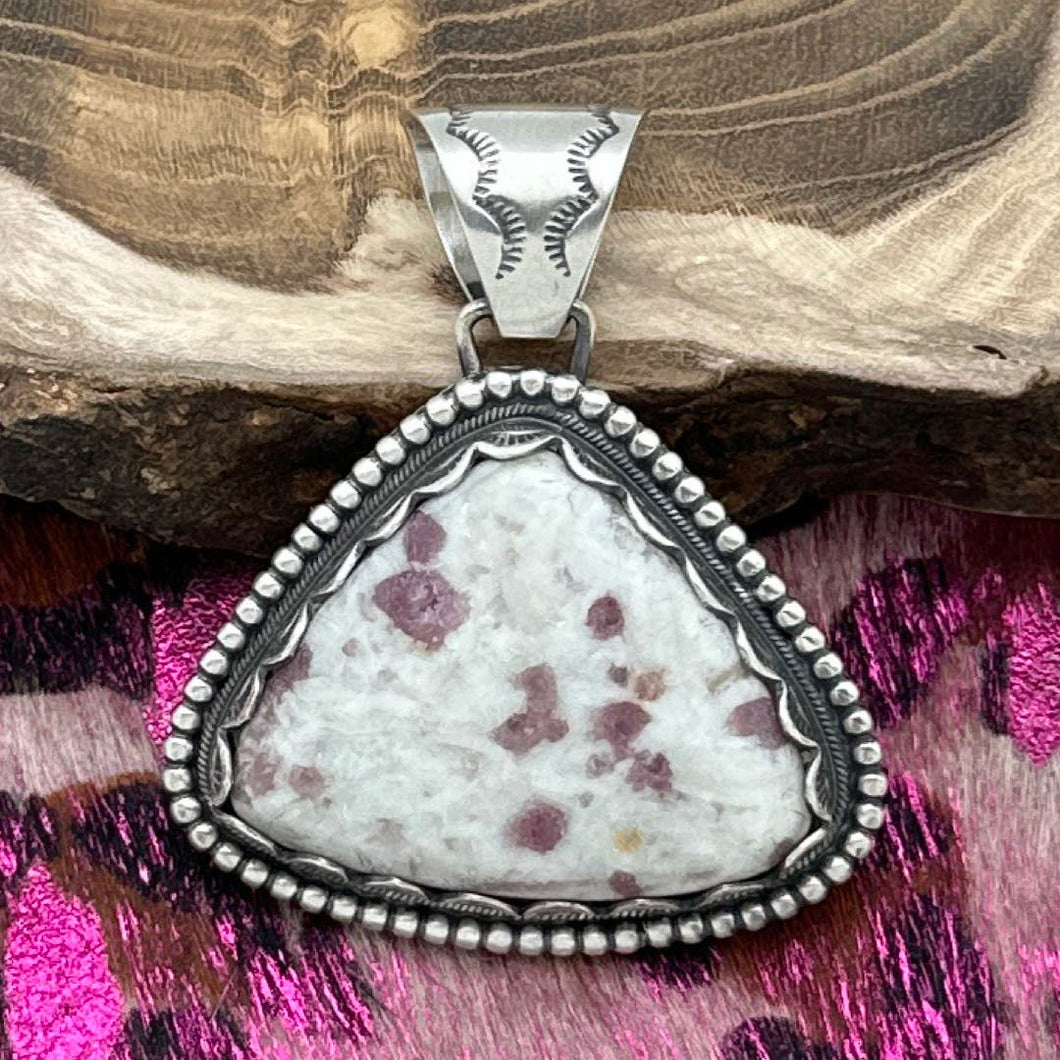 Native American NAVAJO Sterling Silver & Tourmaline Triangular Pendant Scallops