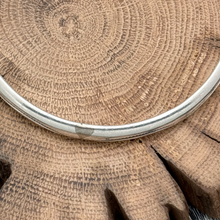Load image into Gallery viewer, 1980s TAHE Native American Navajo Sterling Silver Bangle Bracelet Curved Stamps
