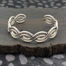 Load image into Gallery viewer, 1990s MEXICO Sterling Silver 925 Flat Double Twist Cuff Bracelet 6.625"
