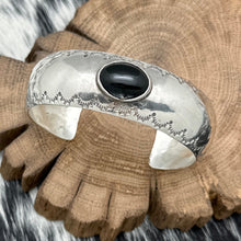 Load image into Gallery viewer, 1980s Native American NAVAJO Sterling &amp; Onyx Cuff Bracelet Decorative Stamps
