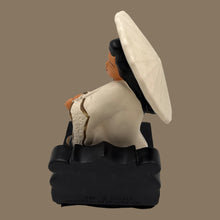 Load image into Gallery viewer, 1952 UNIVERSAL STATUARY CO Chicago Black &amp; Cream Asian Couple Chalkware Bookends
