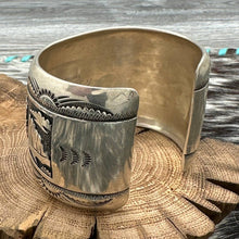 Load image into Gallery viewer, TOMMY SINGER Navajo Sterling Silver Large Storyteller Bracelet Running Horses
