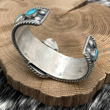 Load image into Gallery viewer, NATIVE AMERICAN / MEXICAN Sterling Silver &amp; Turquoise Cuff Bracelet Snake 7.375”
