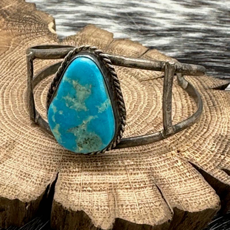 1970s Native American NAVAJO Sterling & Turquoise Cuff Bracelet Teardrop Stone