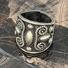 Load image into Gallery viewer, RICHARD JIM Navajo Sterling Silver Cigar Band Style Repousse Ring Size 7.75
