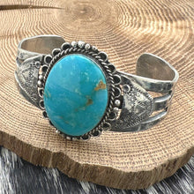 Load image into Gallery viewer, Vintage NATIVE AMERICAN Sterling Silver &amp; Kingman Turquoise Cuff Bracelet
