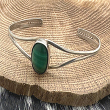 Load image into Gallery viewer, Vintage NATIVE AMERICAN Sterling Silver &amp; Oval Malachite Cuff Bracelet
