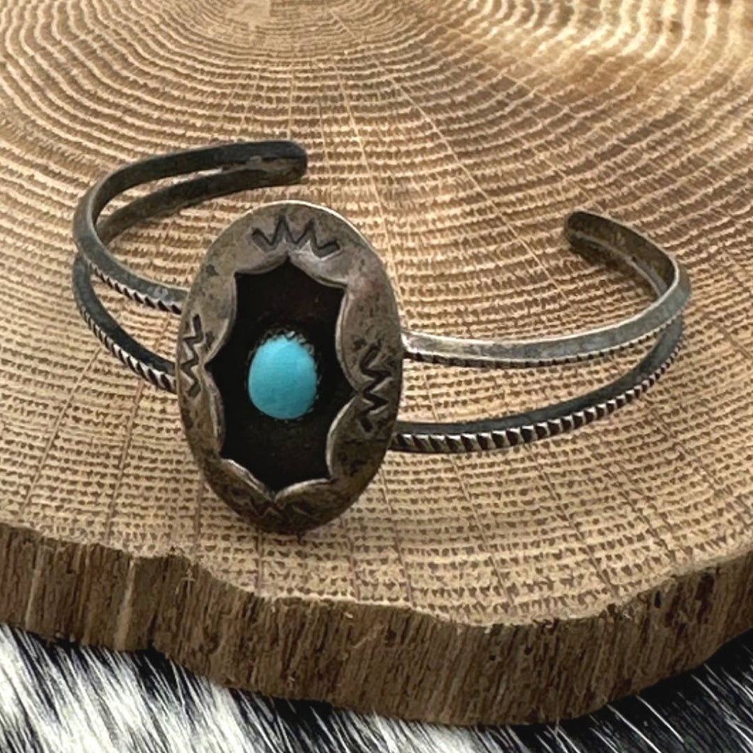 Vintage NATIVE AMERICAN Sterling Silver & Turquoise Shadowbox Cuff Bracelet